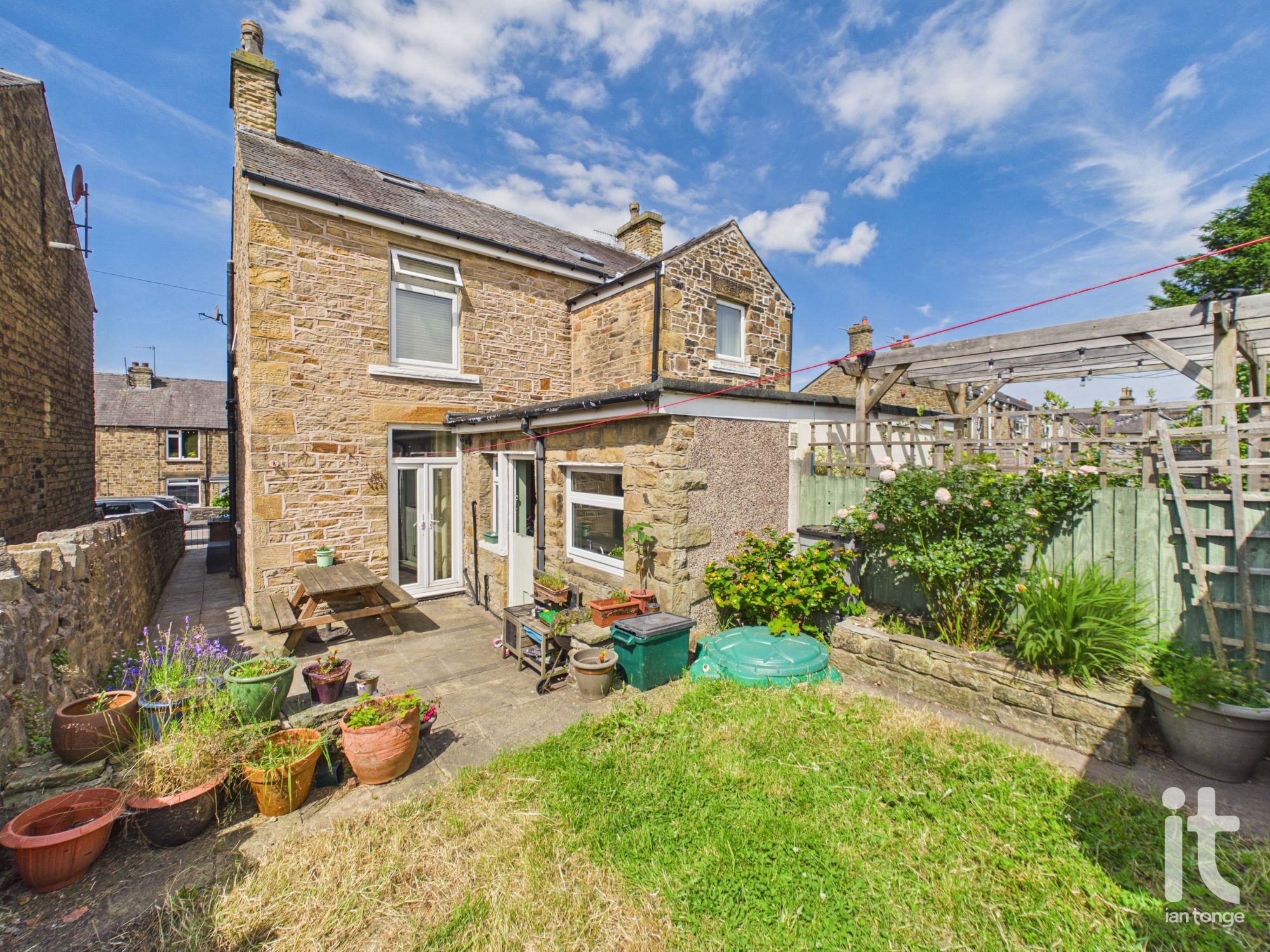 3 bedroom semi-detached house For Sale in High Peak - Property photograph.