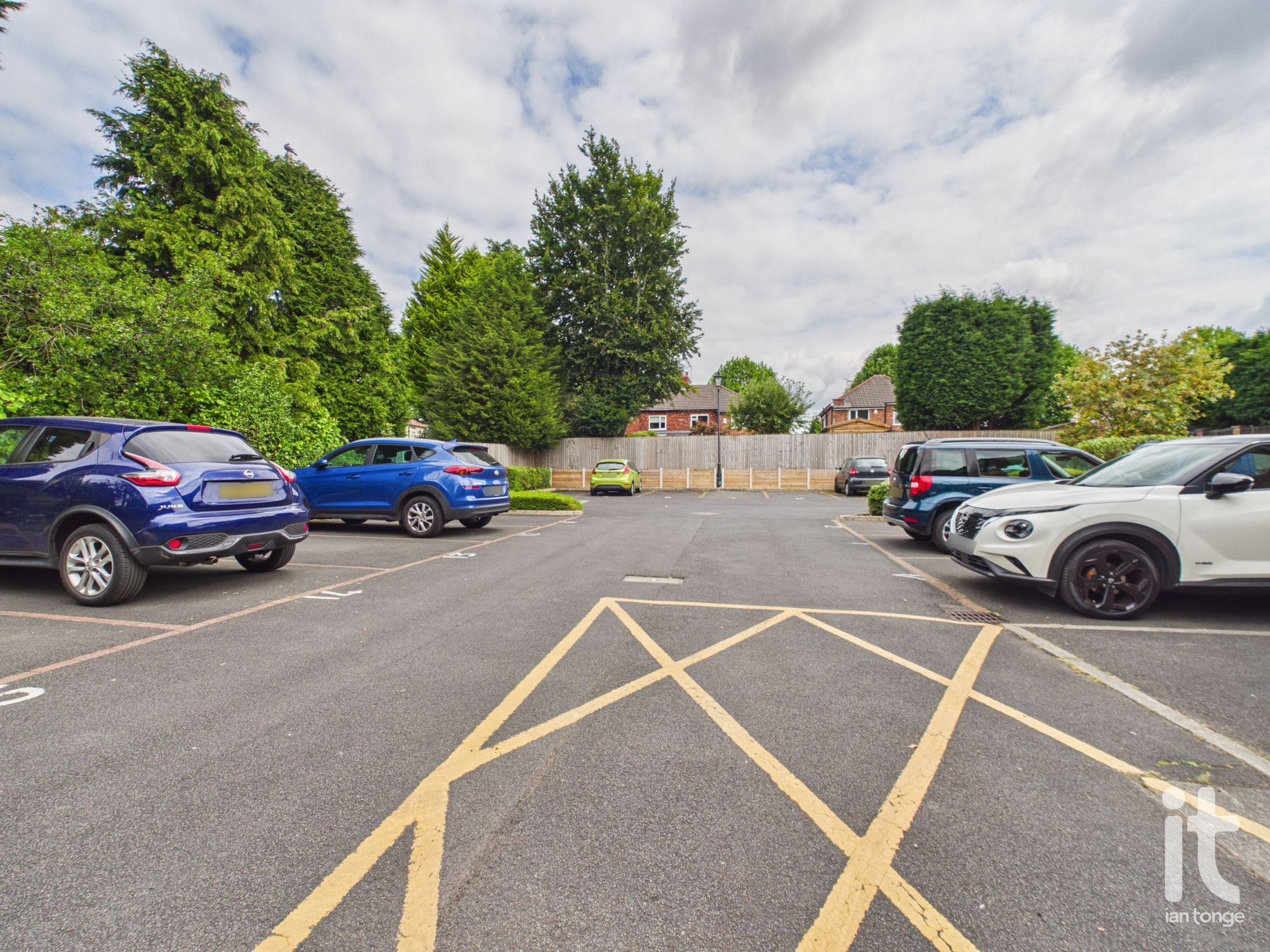 1 bedroom ground floor flat/apartment For Sale in Stockport - Photograph 23.