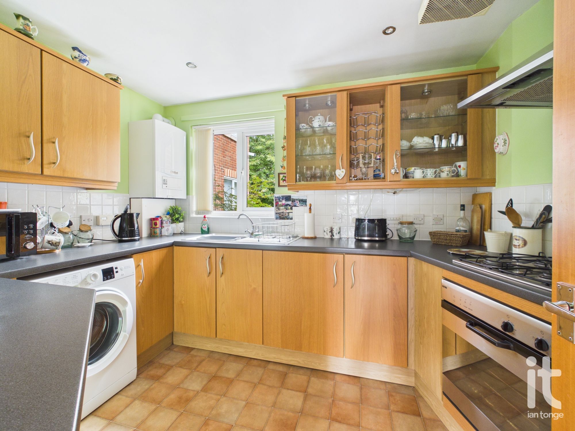 1 bedroom ground floor flat/apartment For Sale in Stockport - Property photograph.