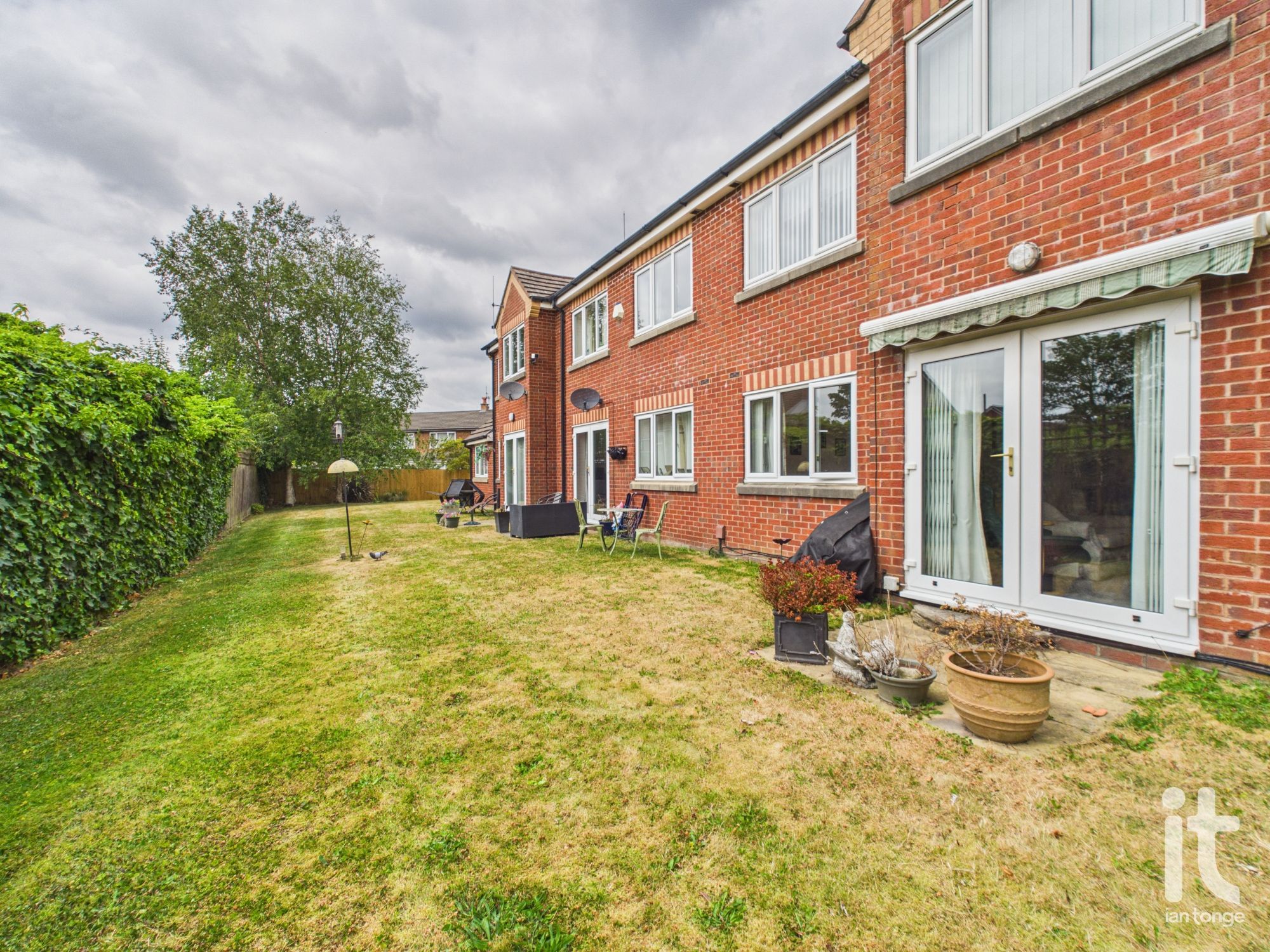 1 bedroom ground floor flat/apartment For Sale in Stockport - Photograph 16.