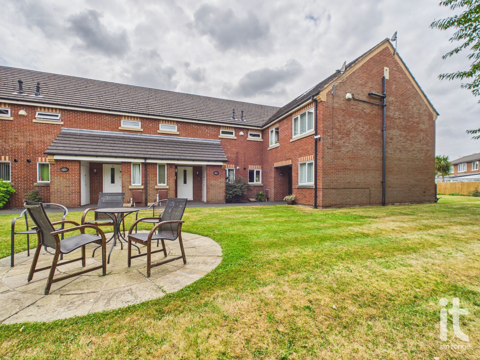1 bedroom ground floor flat/apartment For Sale in Stockport - Photograph 19.