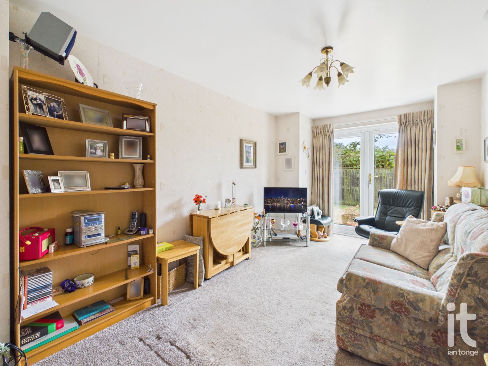 1 bedroom ground floor flat/apartment For Sale in Stockport - Photograph 9.