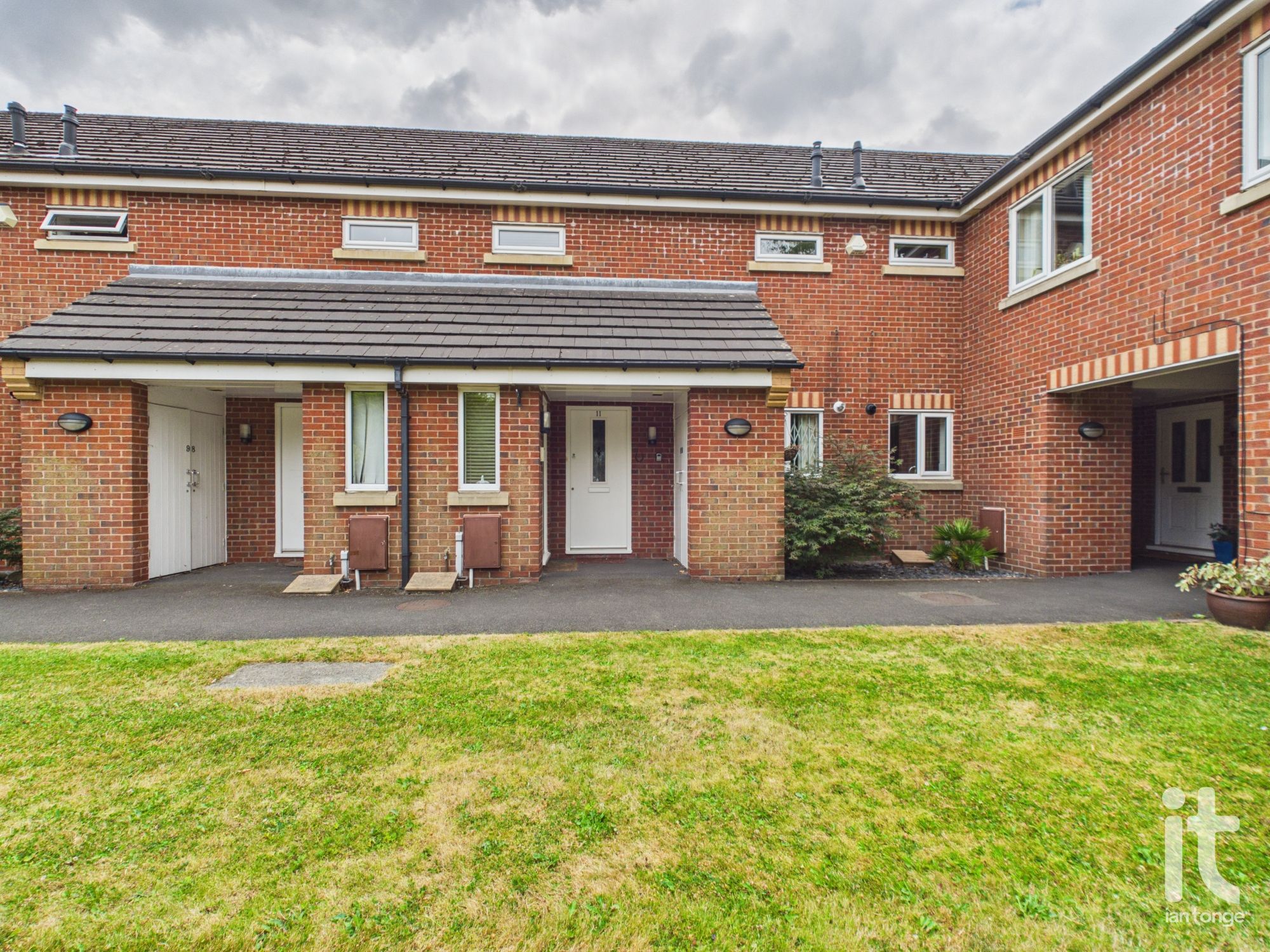1 bedroom ground floor flat/apartment For Sale in Stockport - Photograph 20.