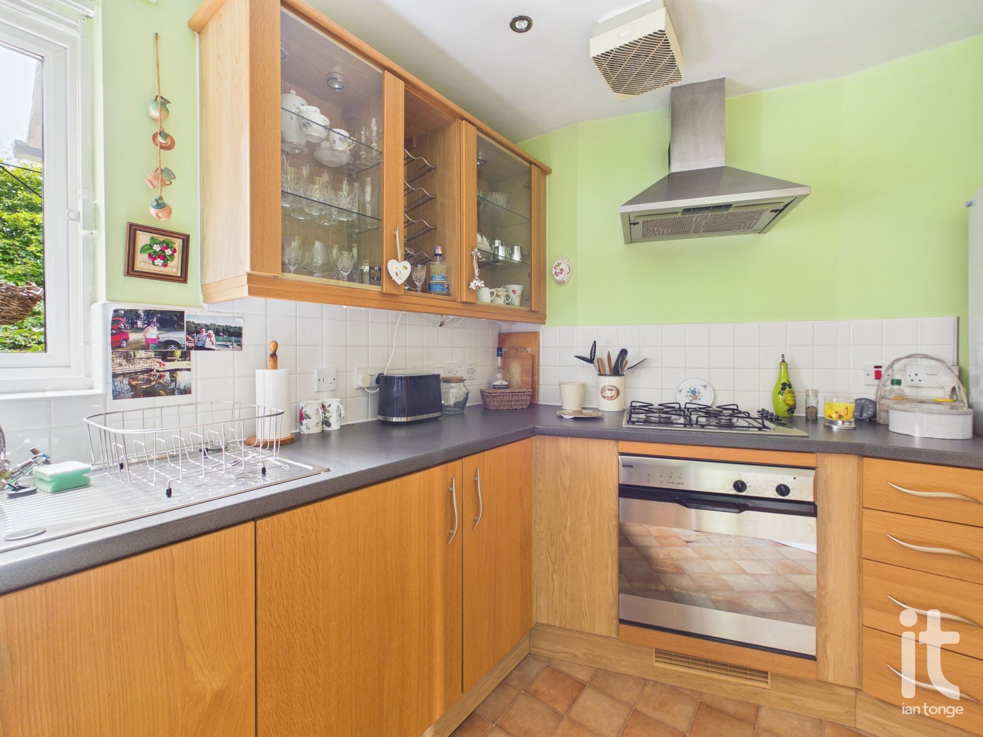 1 bedroom ground floor flat/apartment For Sale in Stockport - Photograph 11.