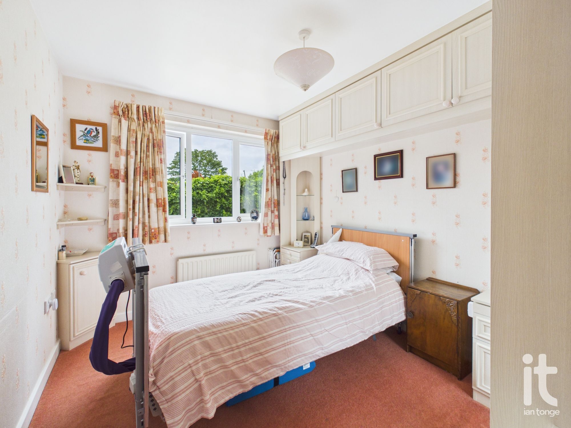 1 bedroom ground floor flat/apartment For Sale in Stockport - Photograph 12.