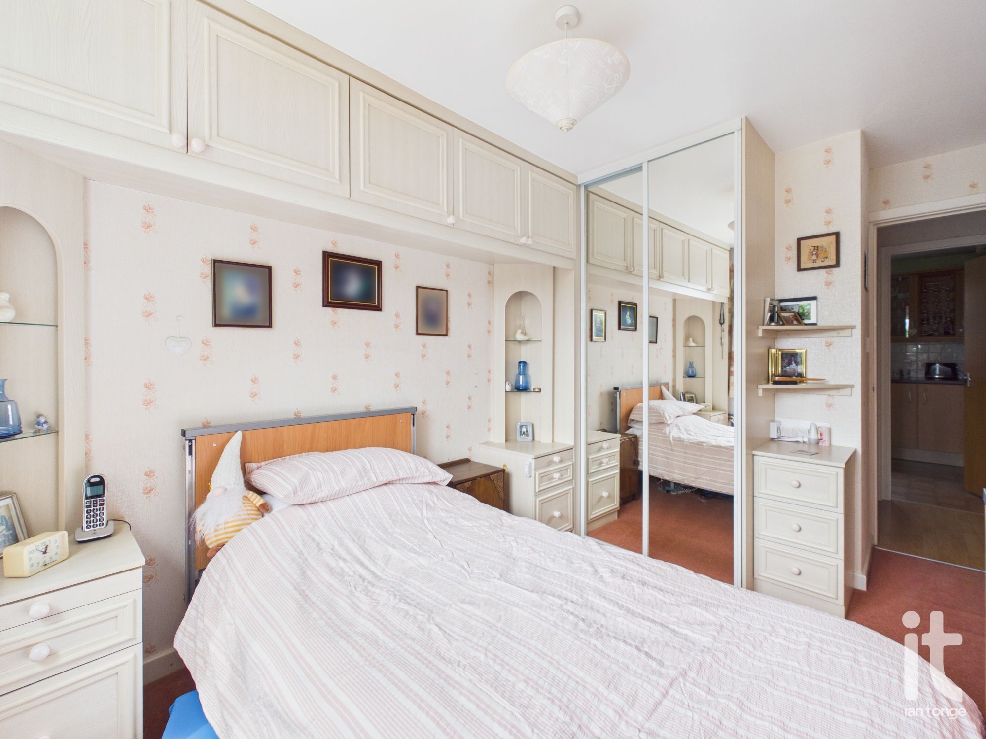 1 bedroom ground floor flat/apartment For Sale in Stockport - Photograph 4.