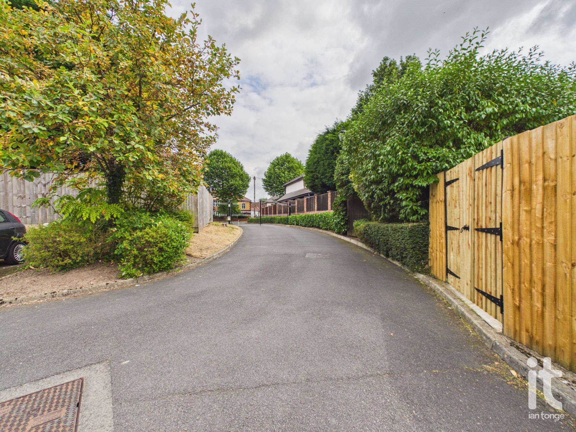 1 bedroom ground floor flat/apartment For Sale in Stockport - Photograph 21.
