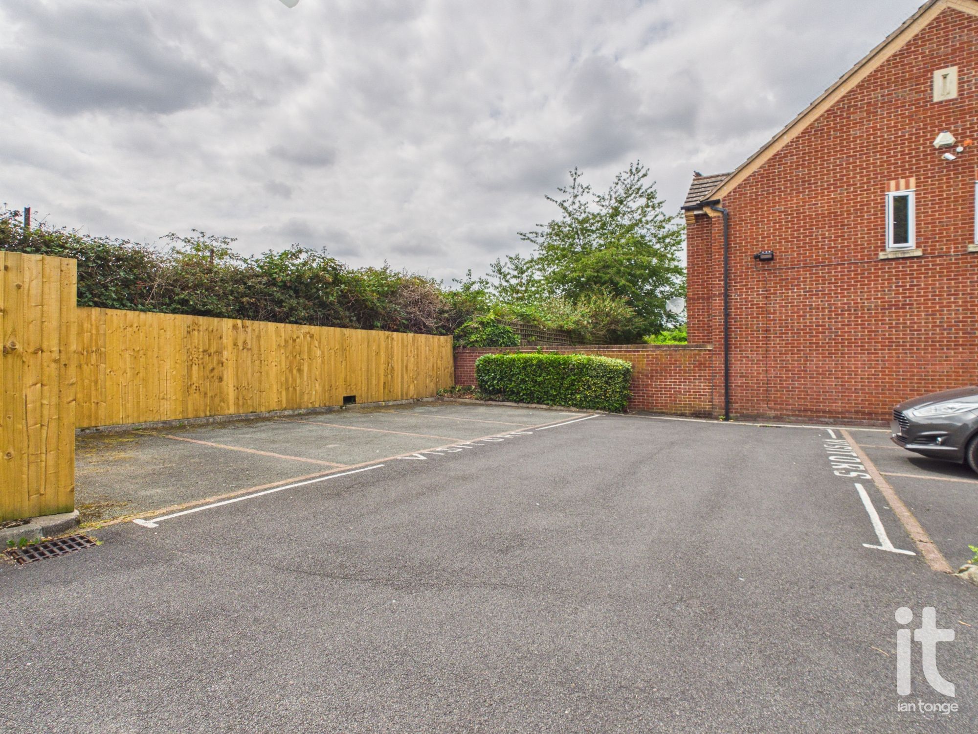 1 bedroom ground floor flat/apartment For Sale in Stockport - Photograph 24.