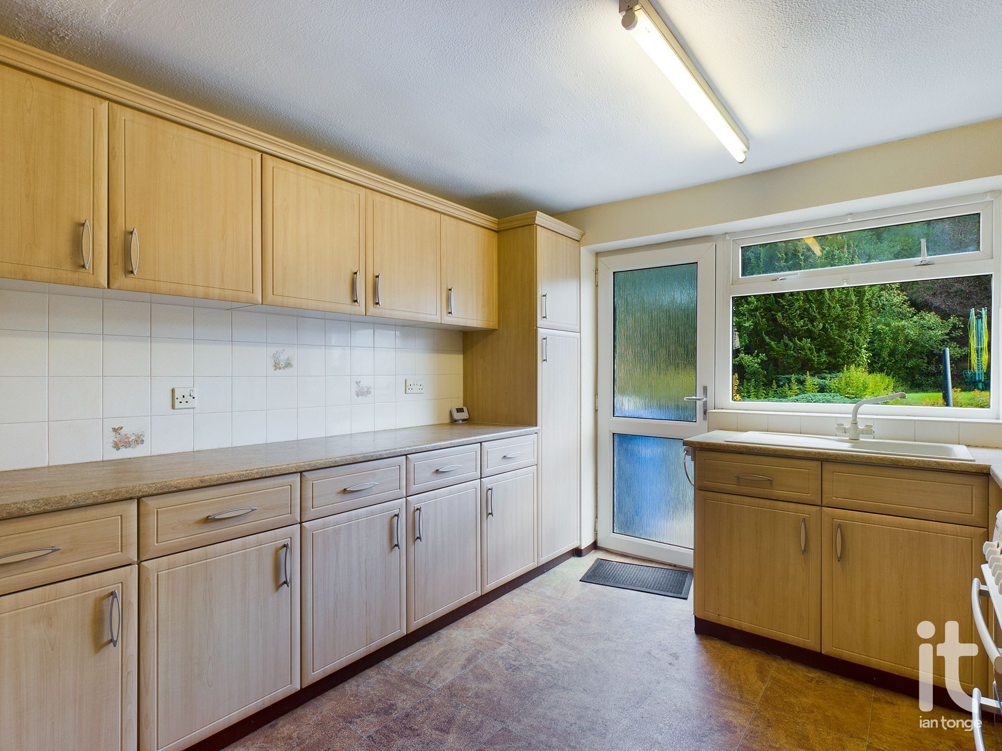 3 bedroom semi-detached house For Sale in Stockport - Property photograph.