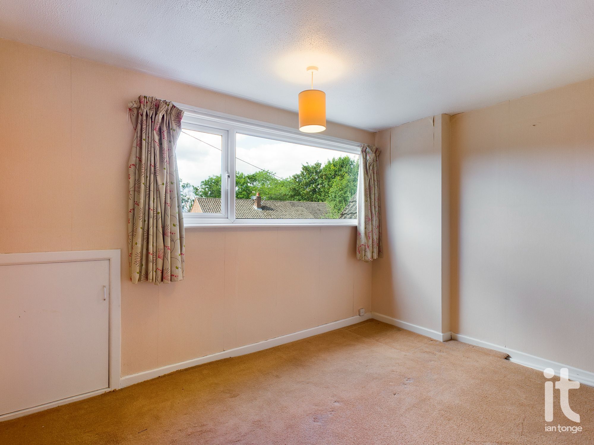 3 bedroom semi-detached house For Sale in Stockport - Photograph 7.