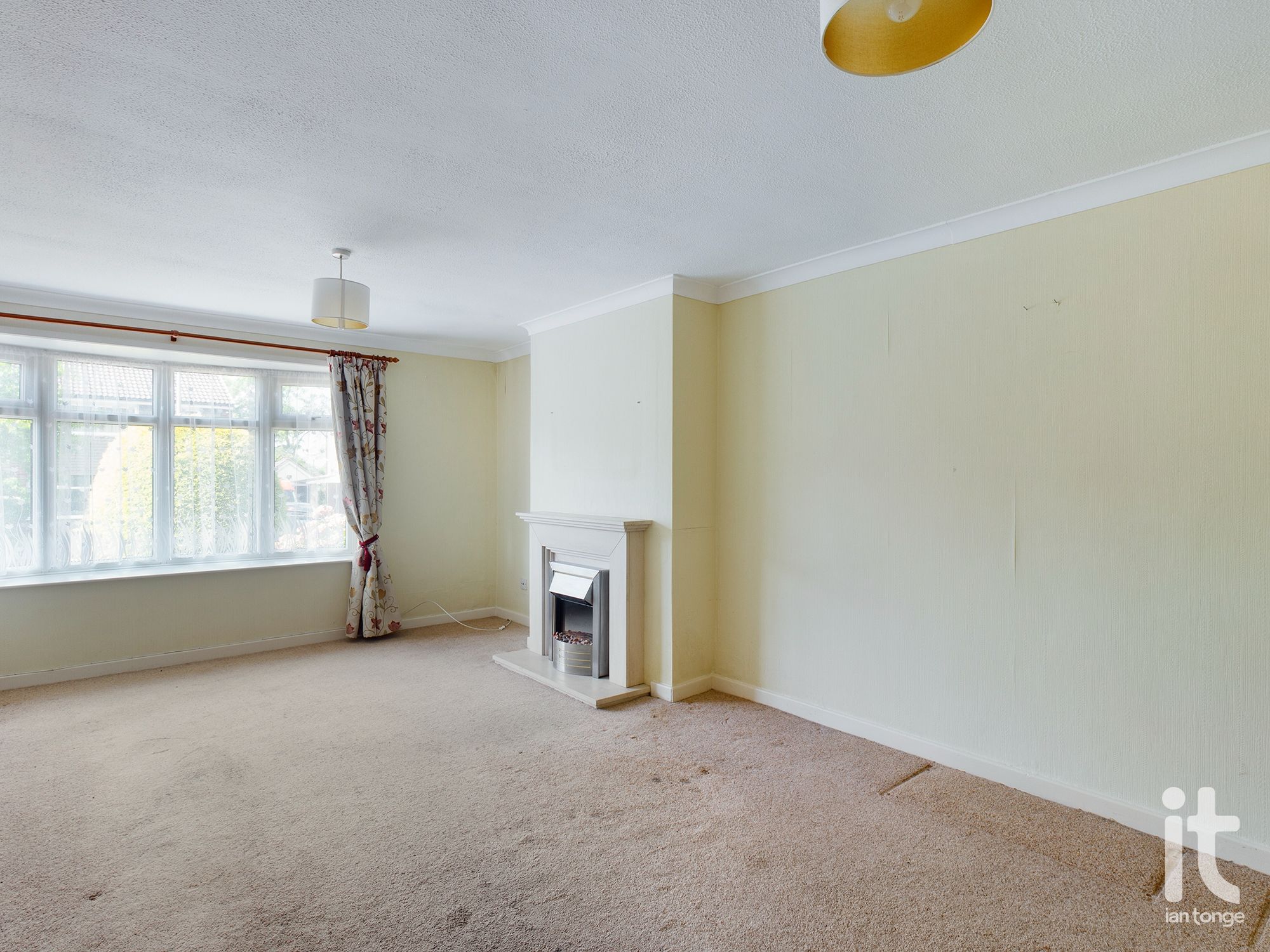 3 bedroom semi-detached house For Sale in Stockport - Property photograph.