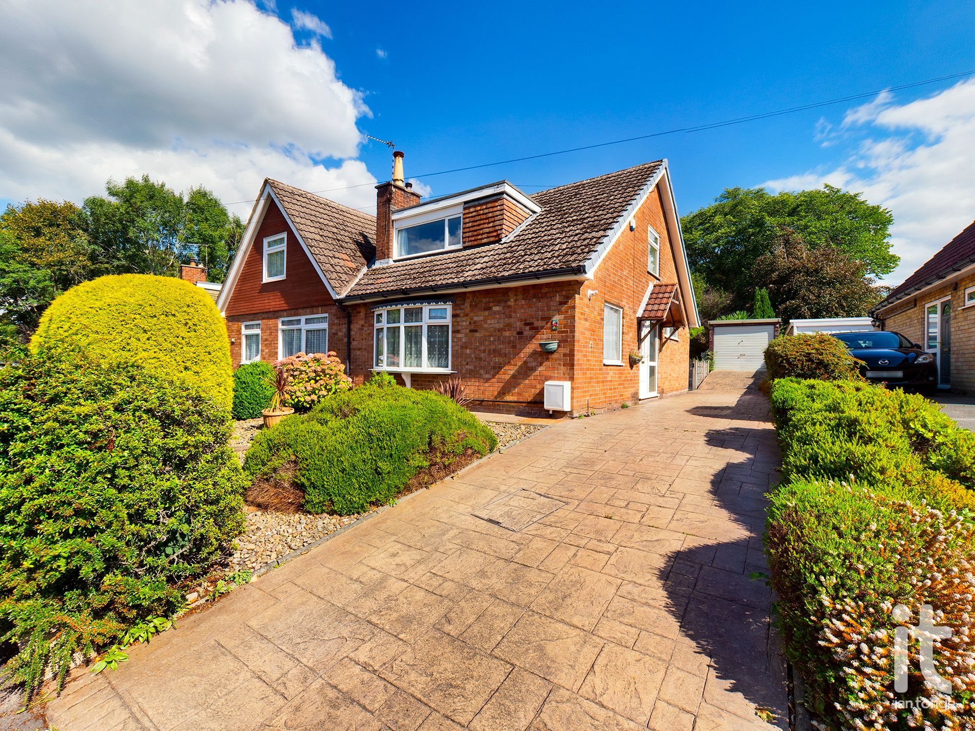 3 bedroom semi-detached house For Sale in Stockport - Property photograph.
