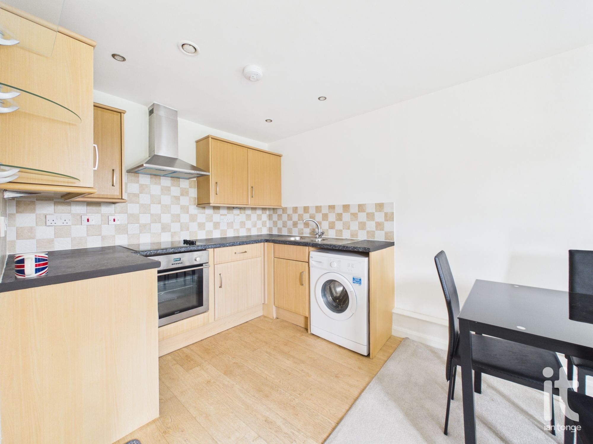 2 bedroom apartment flat/apartment For Sale in Stockport - Property photograph.