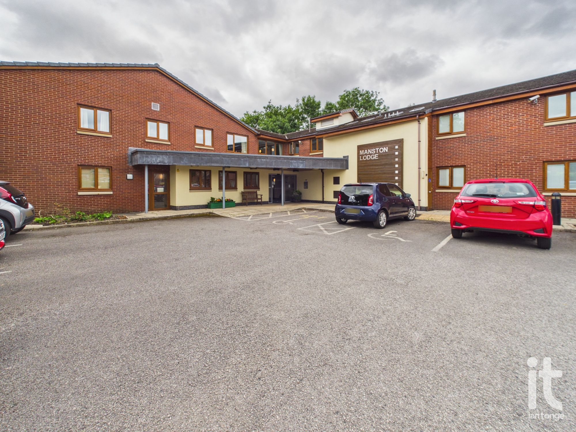 2 bedroom apartment flat/apartment For Sale in Stockport - Property photograph.