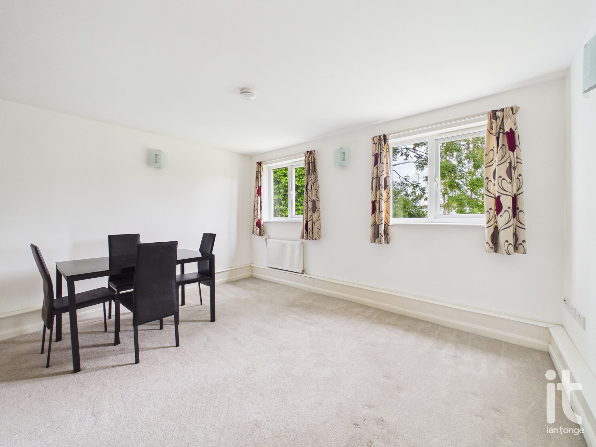 2 bedroom apartment flat/apartment For Sale in Stockport - Property photograph.