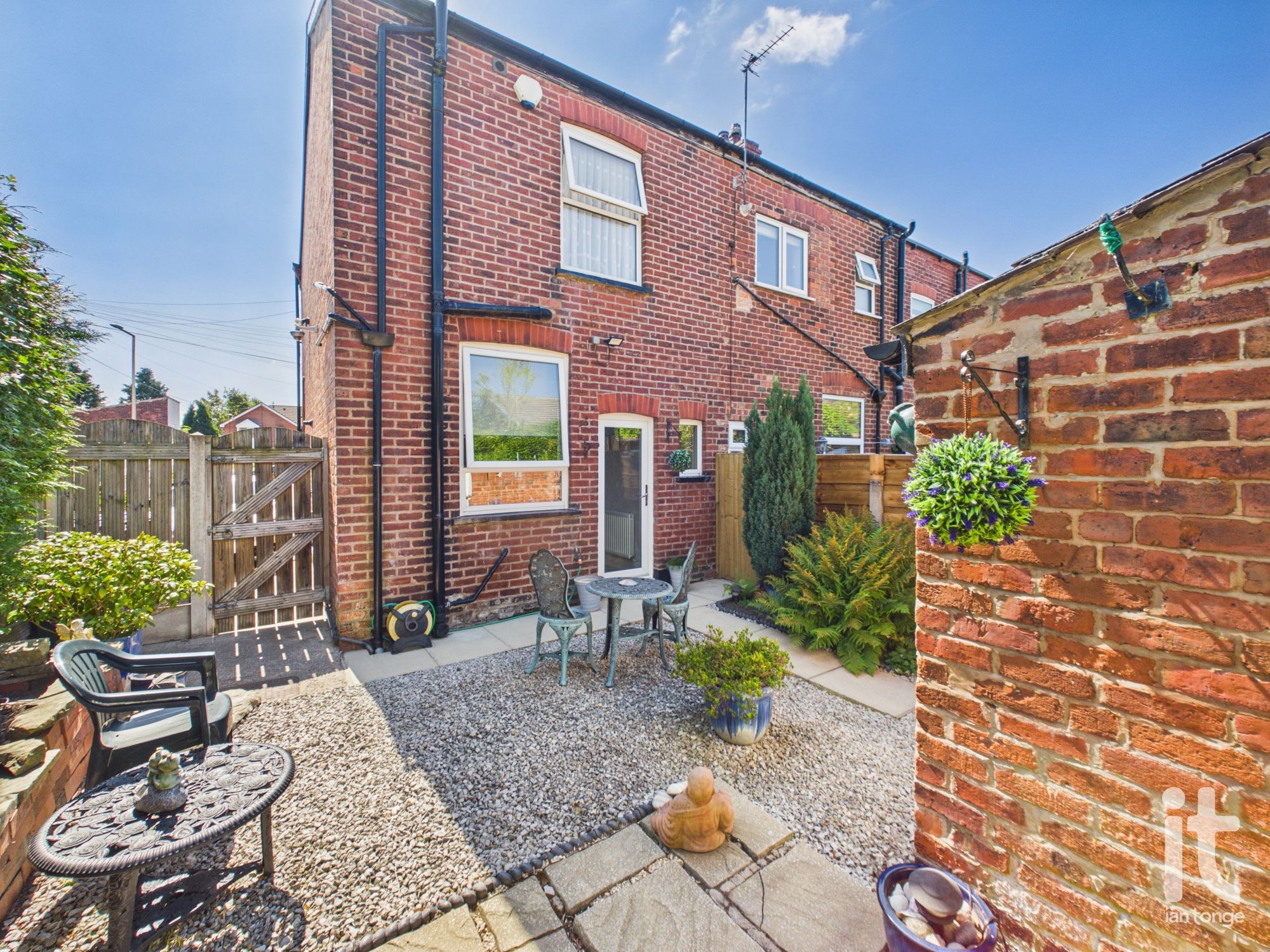 2 bedroom mid terraced house For Sale in Stockport - Photograph 18.