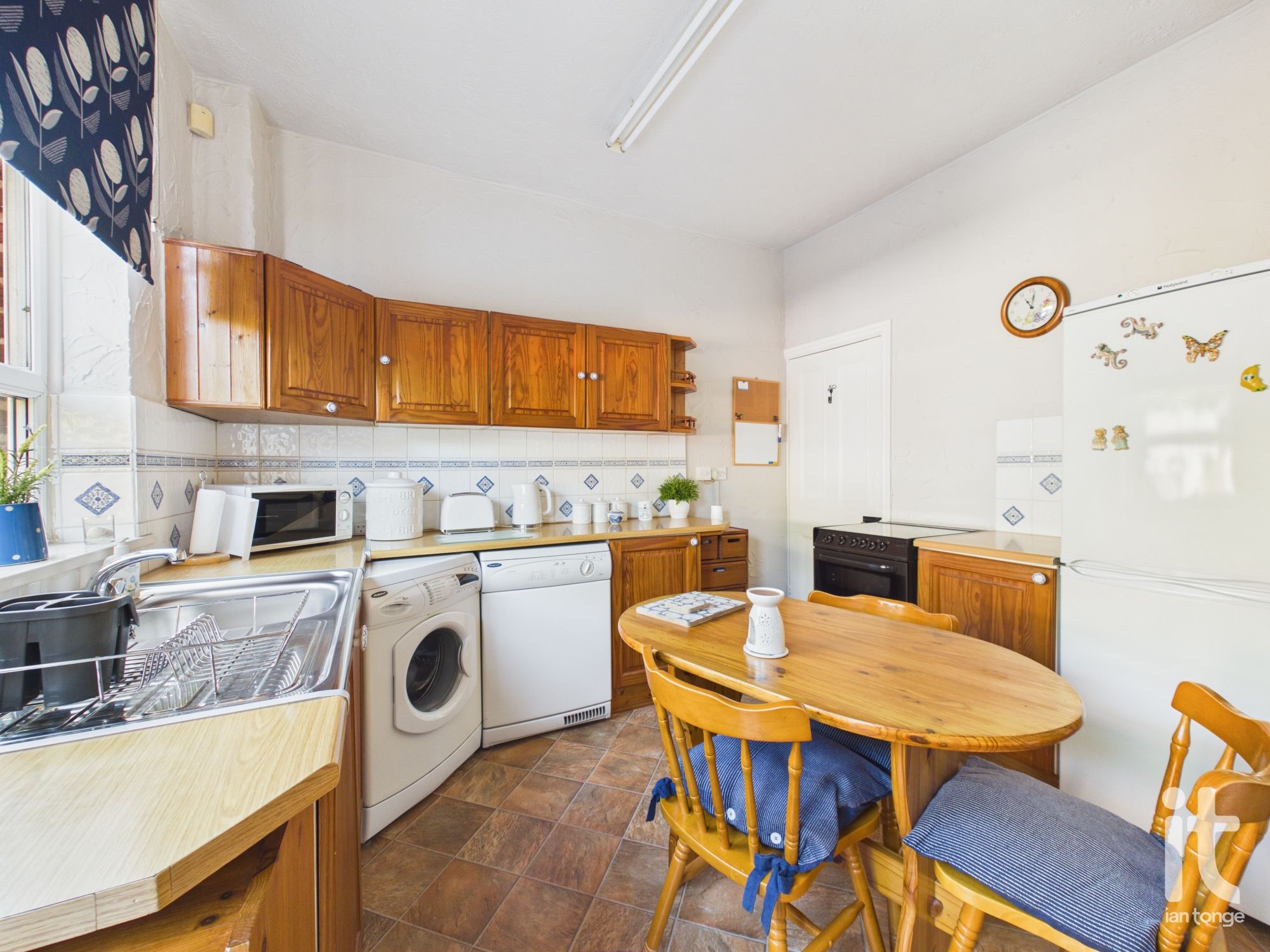 2 bedroom mid terraced house For Sale in Stockport - Photograph 7.