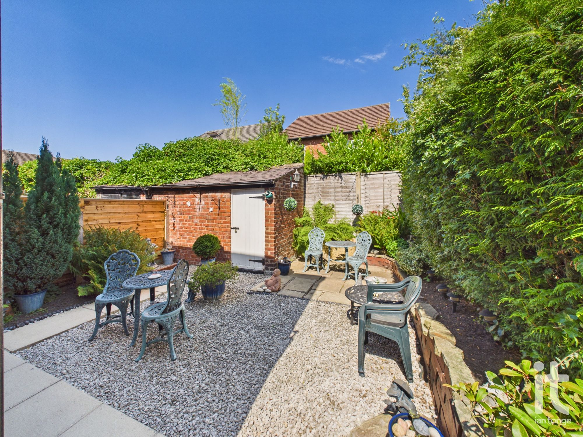 2 bedroom mid terraced house For Sale in Stockport - Photograph 4.