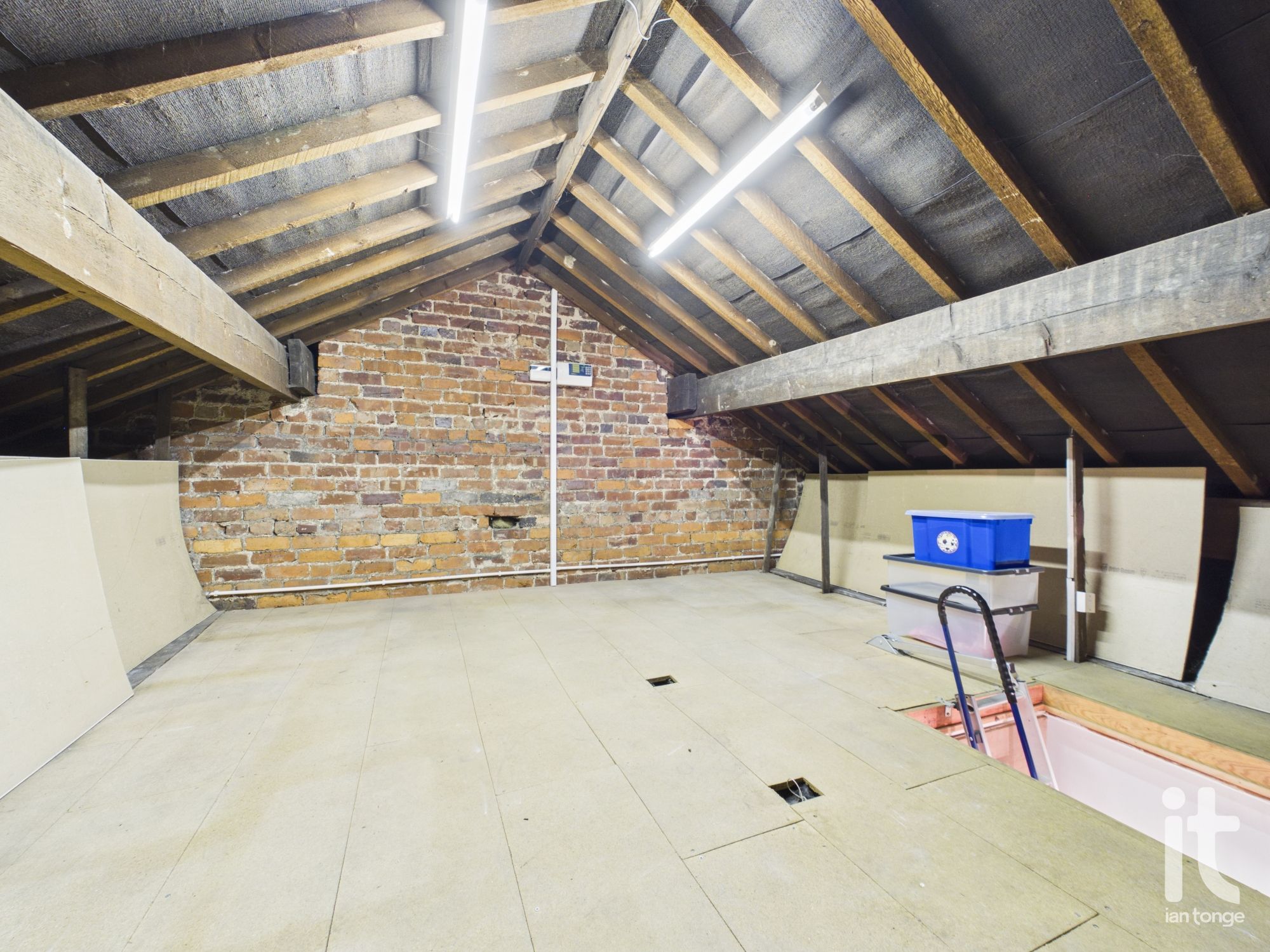 2 bedroom mid terraced house For Sale in Stockport - Photograph 16.