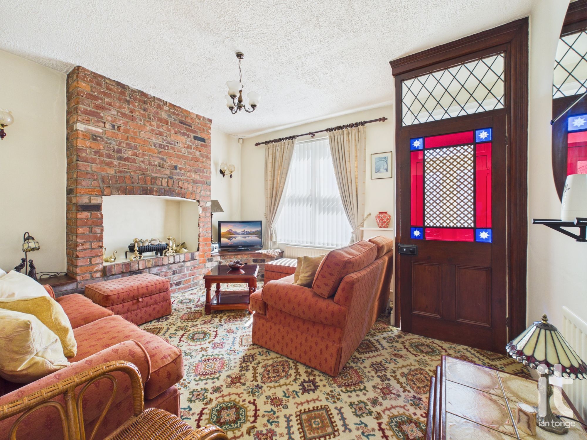 2 bedroom mid terraced house For Sale in Stockport - Photograph 5.