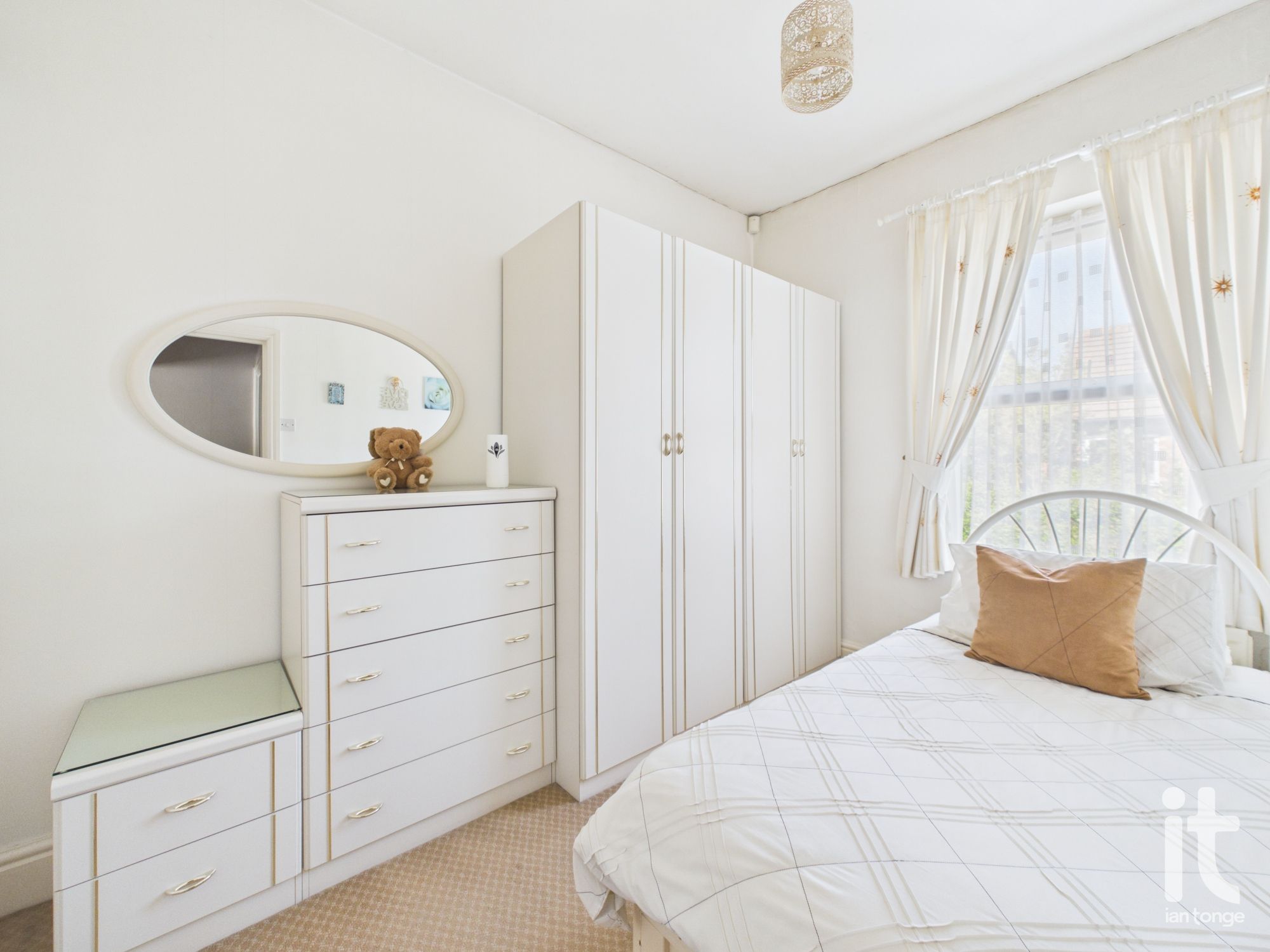 2 bedroom mid terraced house For Sale in Stockport - Photograph 14.