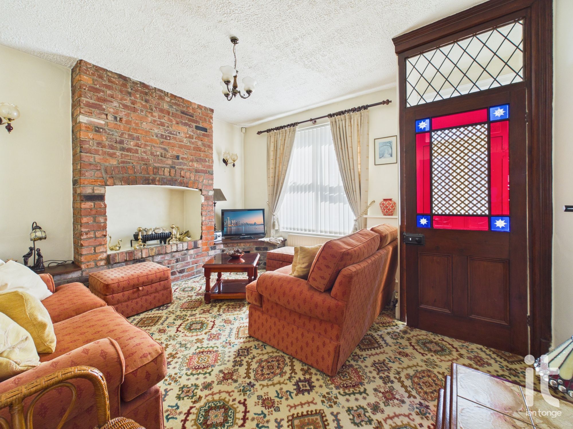 2 bedroom mid terraced house For Sale in Stockport - Property photograph.