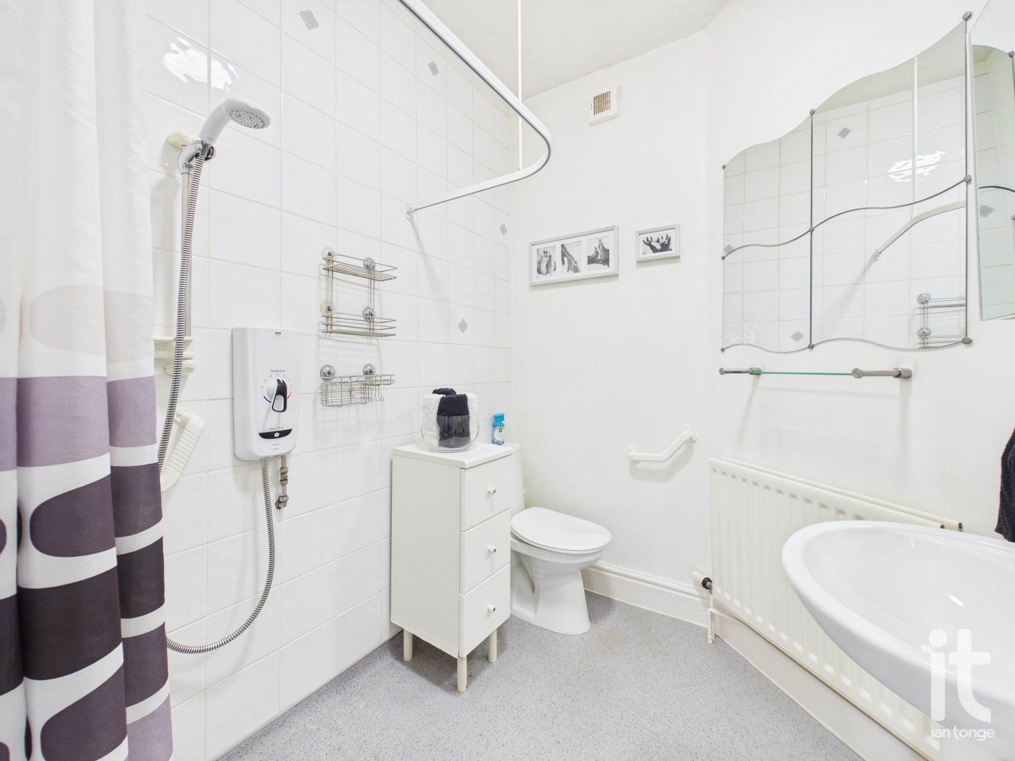 2 bedroom mid terraced house For Sale in Stockport - Photograph 11.