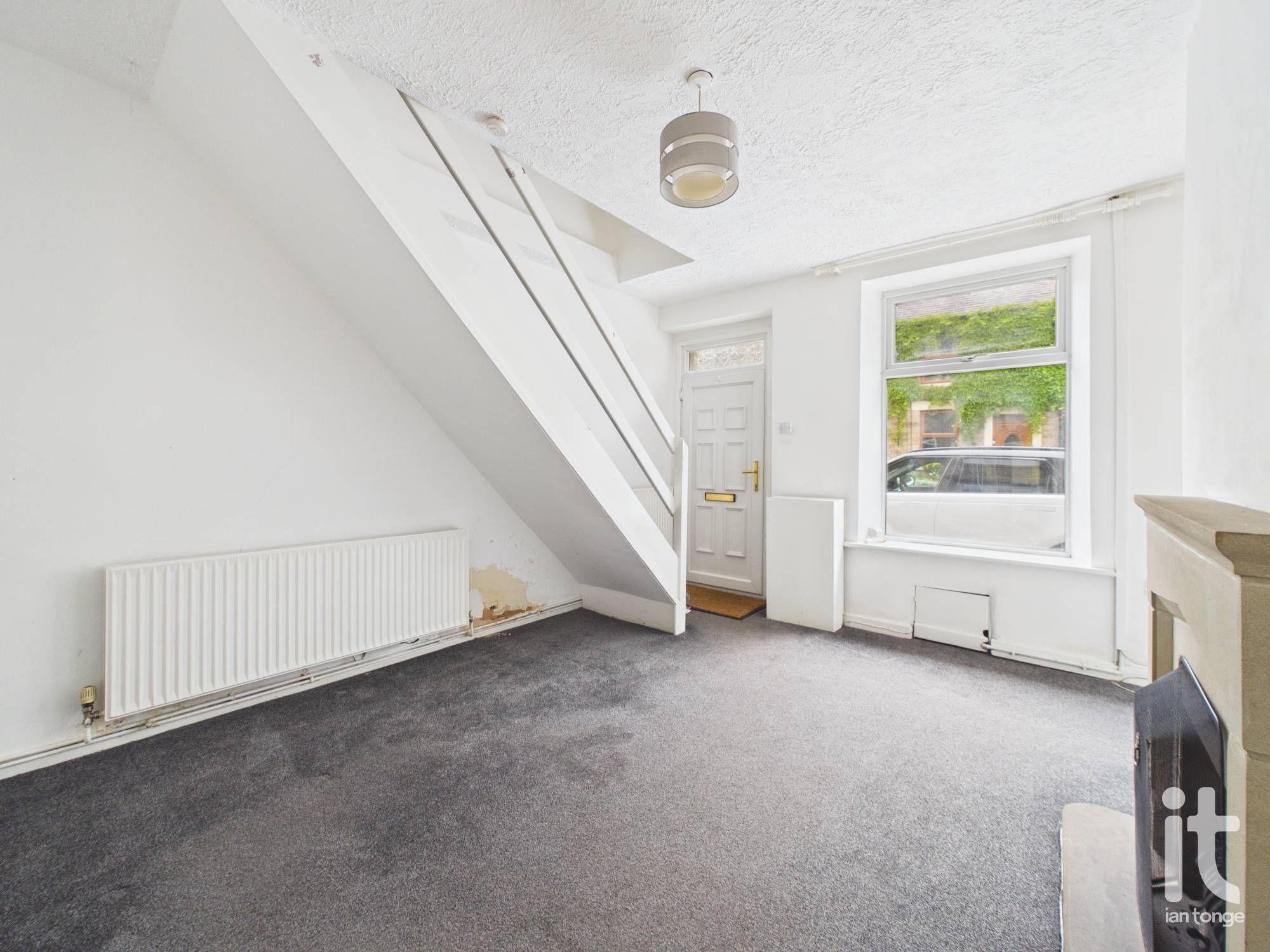 2 bedroom mid terraced house For Sale in High Peak - Property photograph.