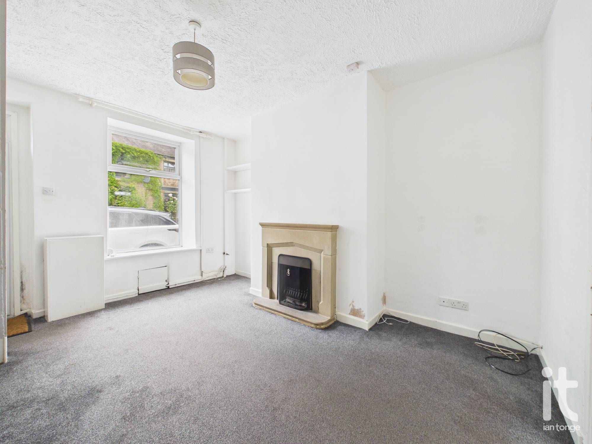 2 bedroom mid terraced house For Sale in High Peak - Property photograph.