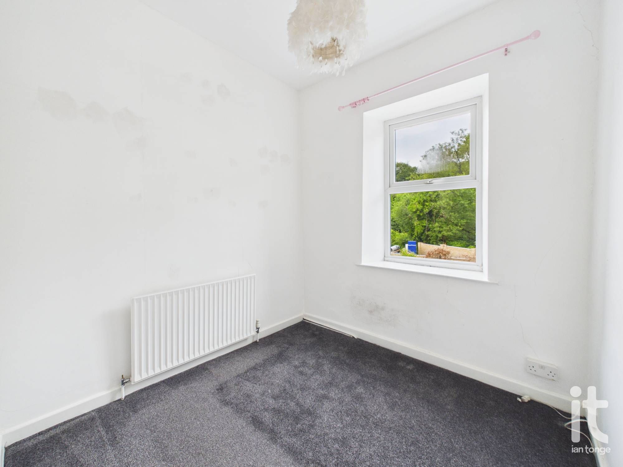 2 bedroom mid terraced house For Sale in High Peak - Photograph 6.