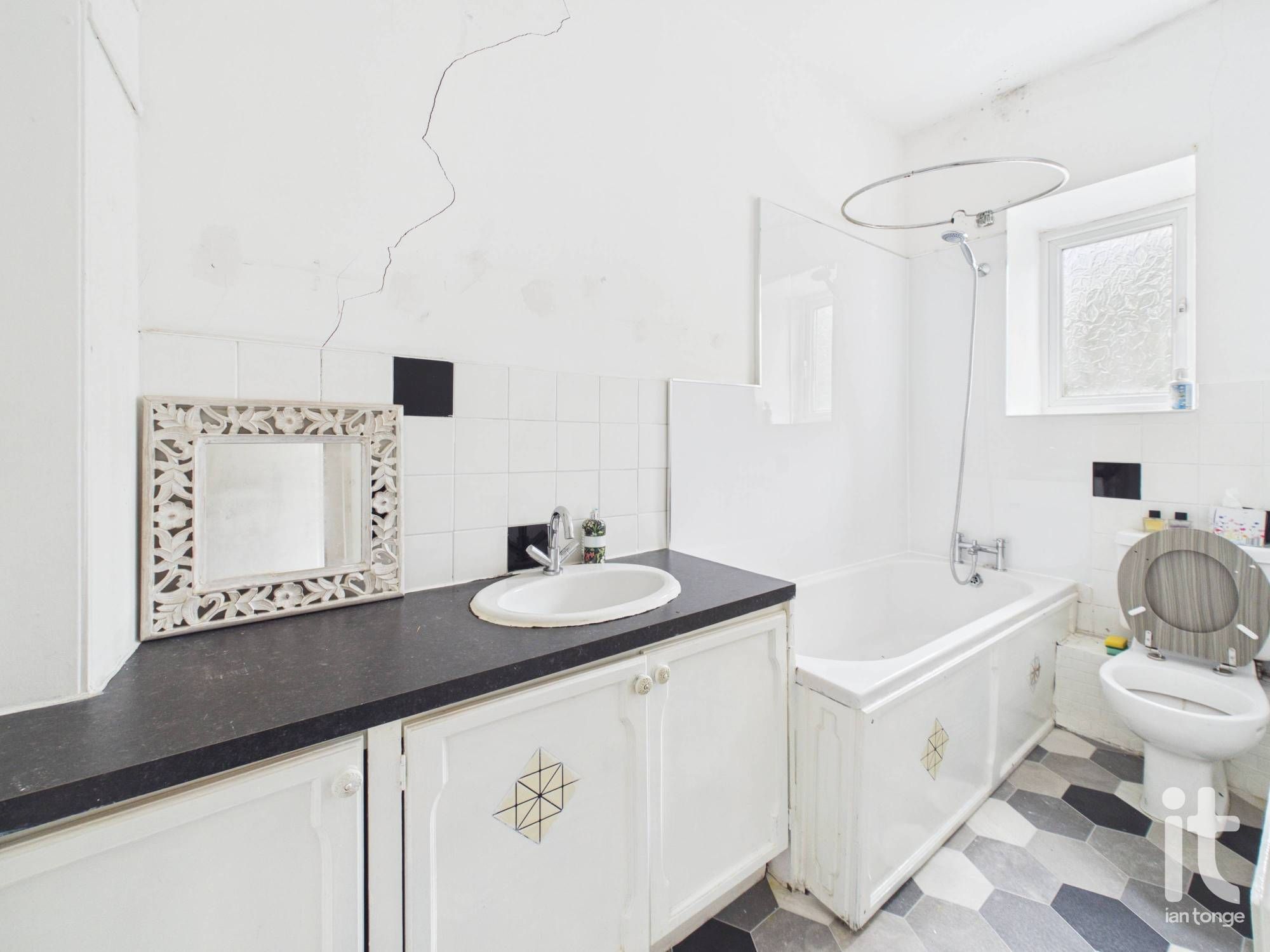 2 bedroom mid terraced house For Sale in High Peak - Photograph 7.