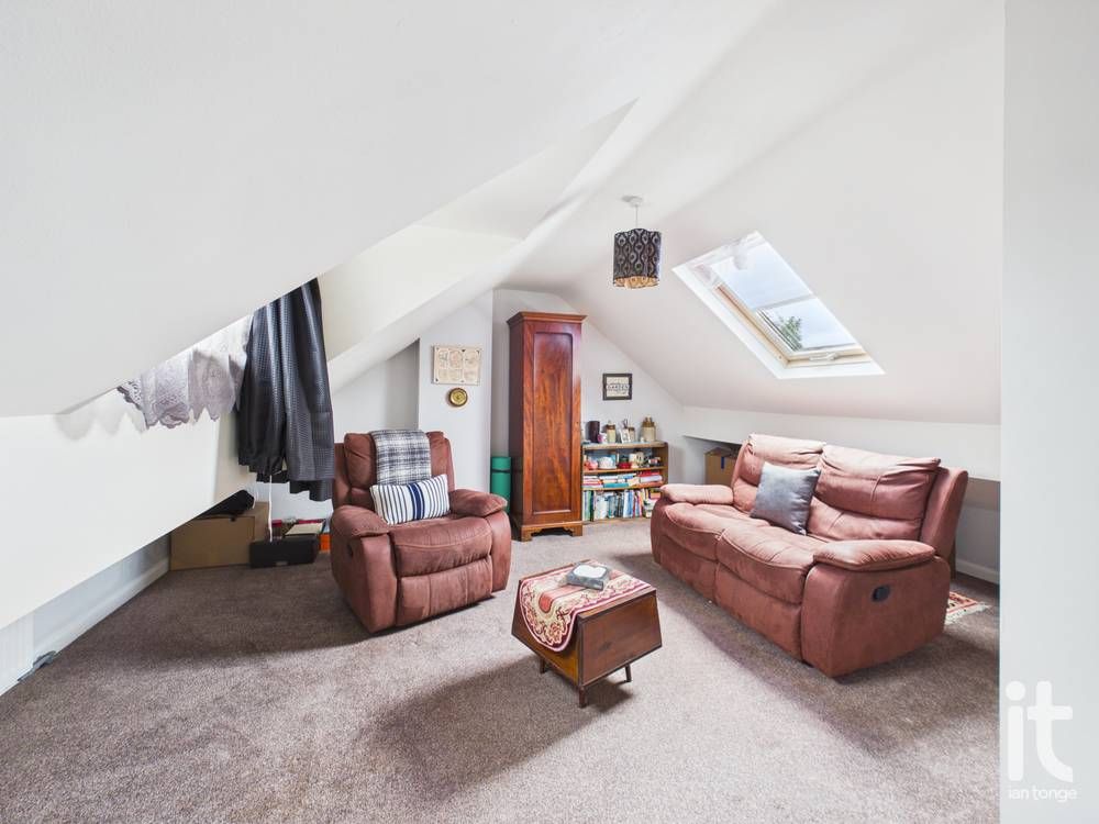4 bedroom detached bungalow For Sale in Stockport - Photograph 14.