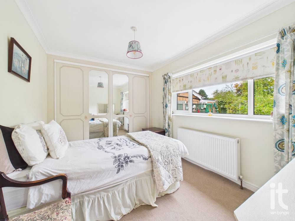 4 bedroom detached bungalow For Sale in Stockport - Photograph 10.
