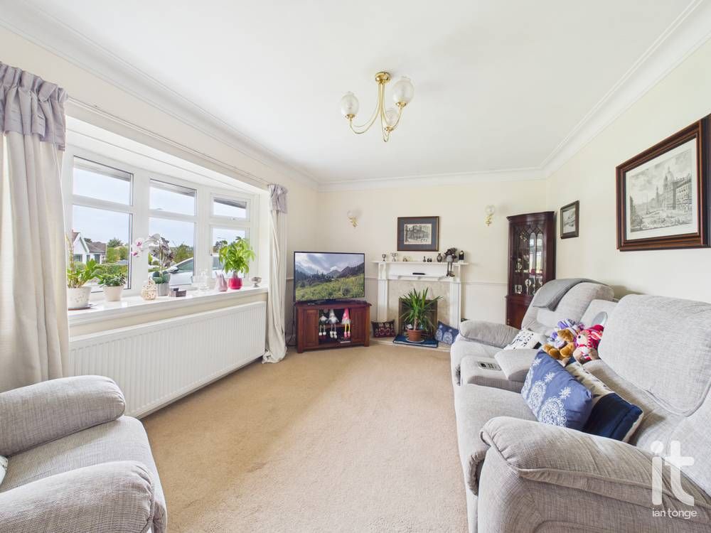 4 bedroom detached bungalow For Sale in Stockport - Photograph 7.