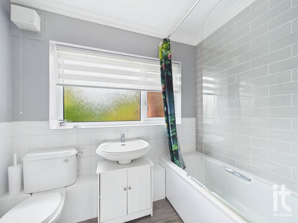 4 bedroom detached bungalow For Sale in Stockport - Photograph 12.