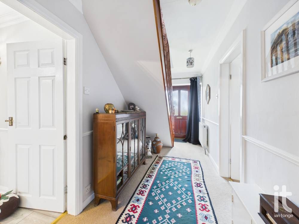4 bedroom detached bungalow For Sale in Stockport - Photograph 6.