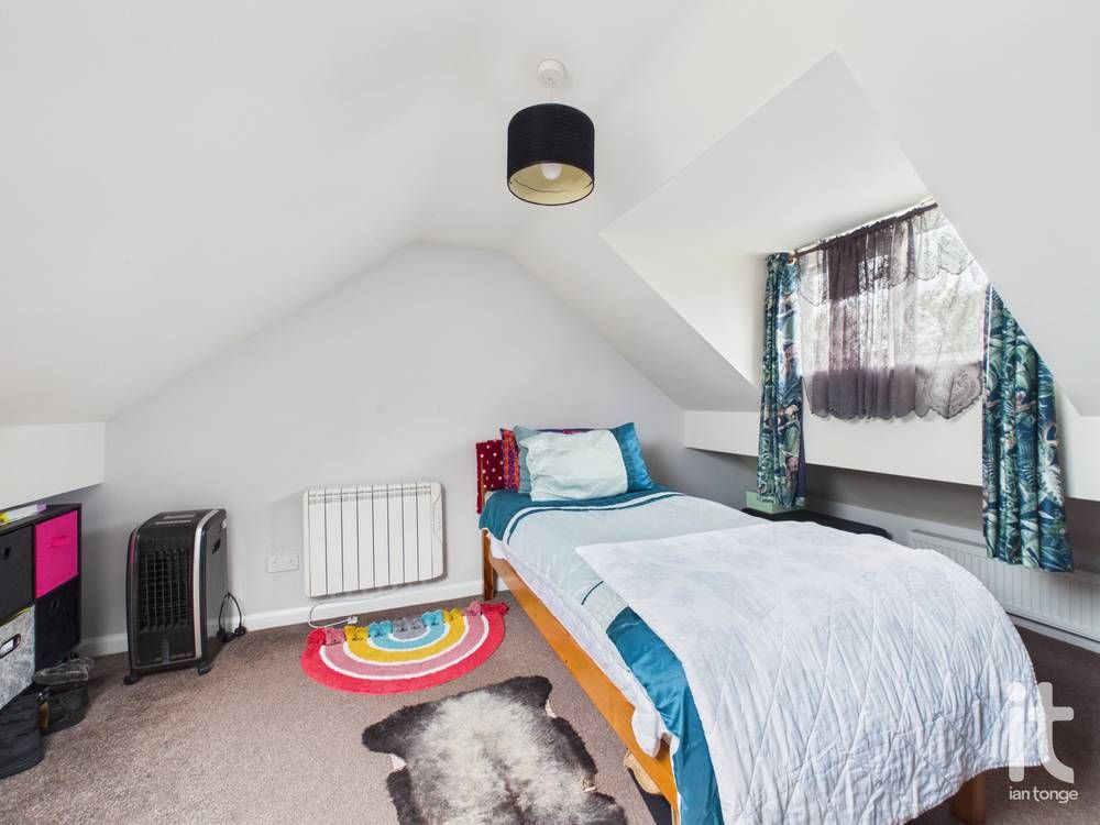 4 bedroom detached bungalow For Sale in Stockport - Photograph 16.