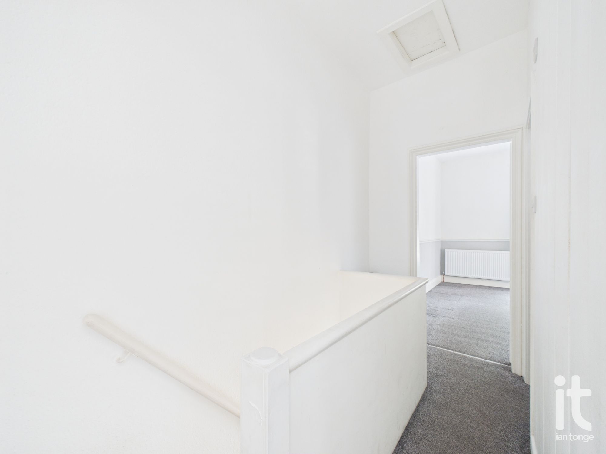 2 bedroom mid terraced house For Sale in Stockport - Photograph 5.