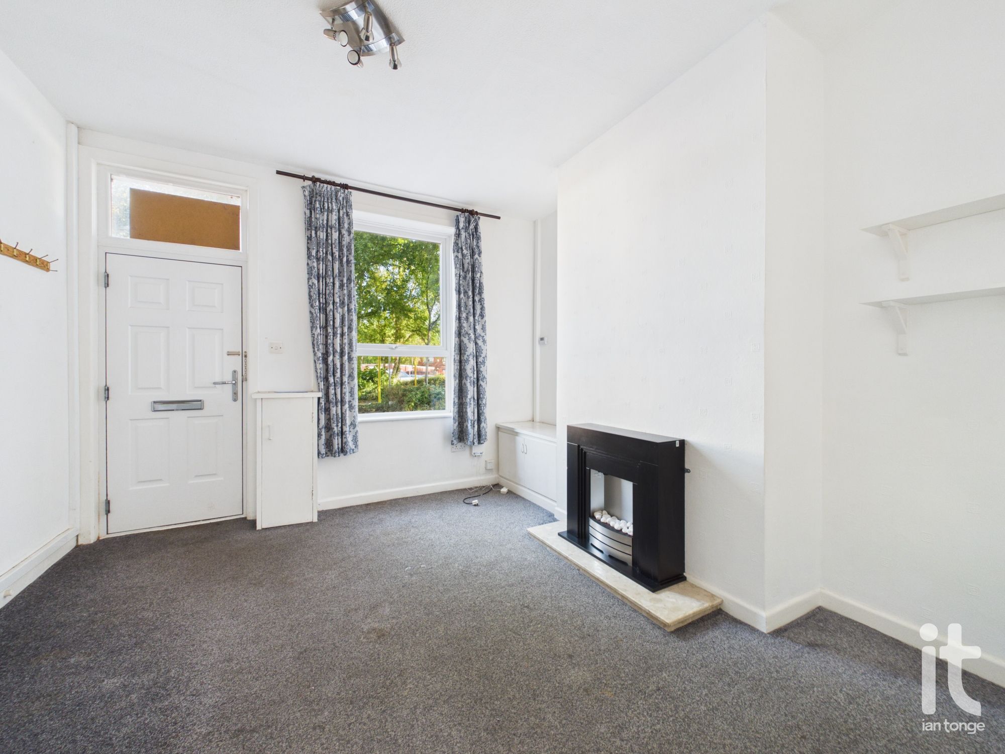 2 bedroom mid terraced house For Sale in Stockport - Property photograph.