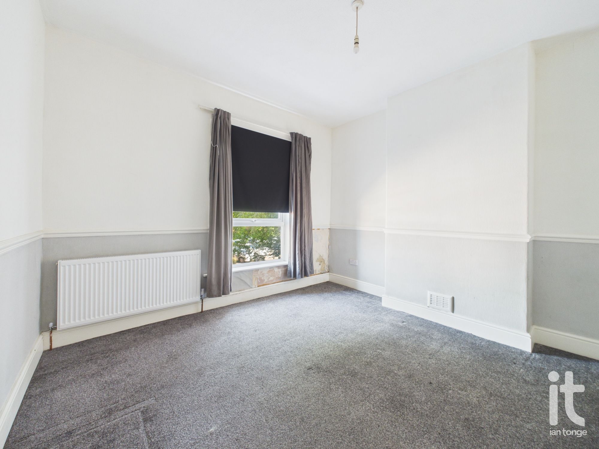 2 bedroom mid terraced house For Sale in Stockport - Photograph 8.