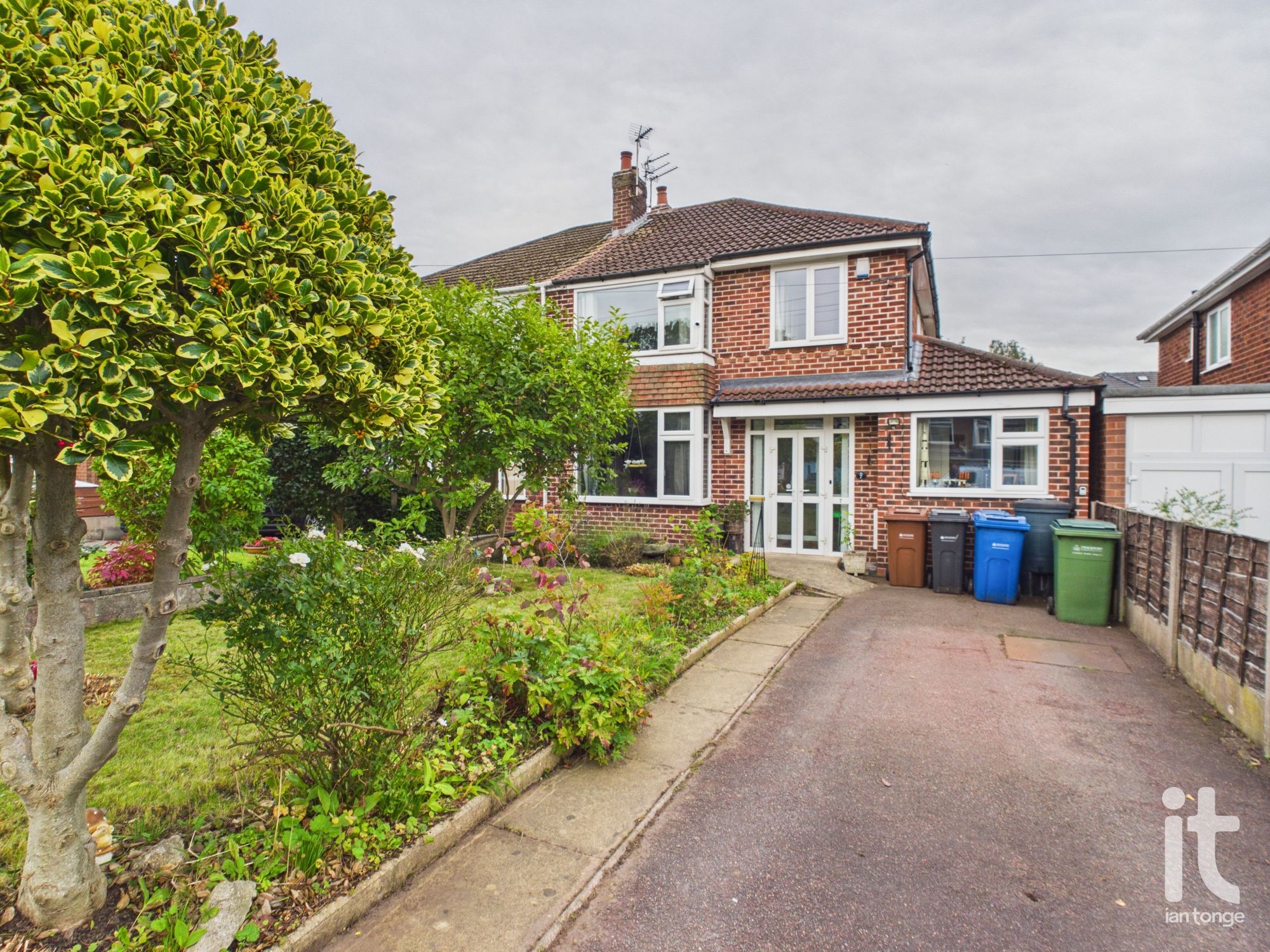 4 bedroom semi-detached house For Sale in Stockport - Photograph 33.