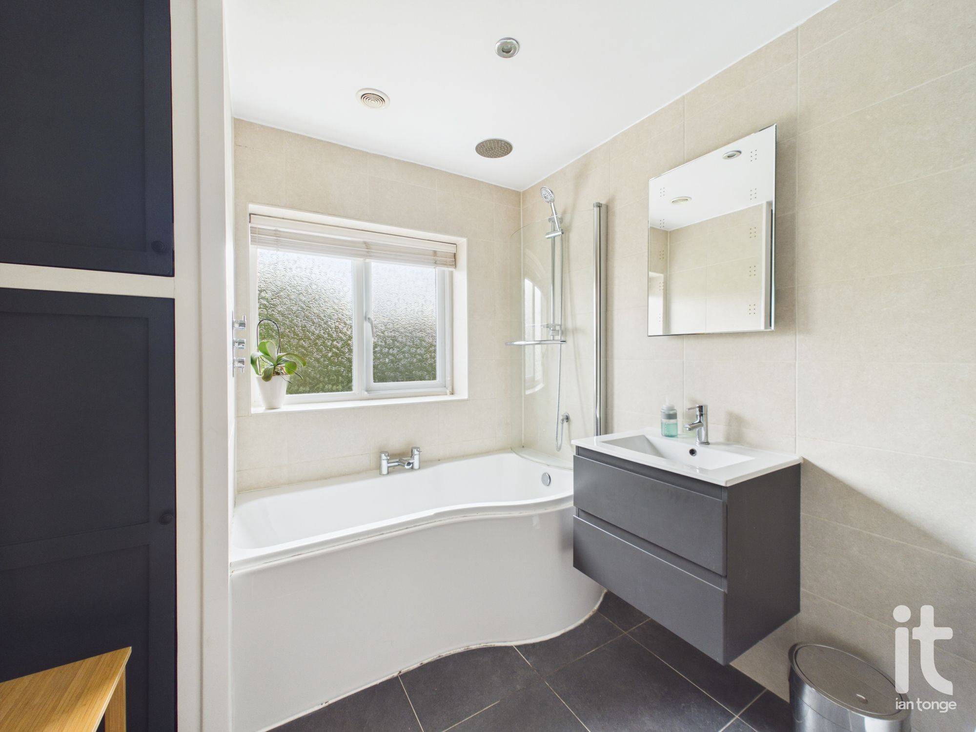 4 bedroom semi-detached house For Sale in Stockport - Photograph 25.