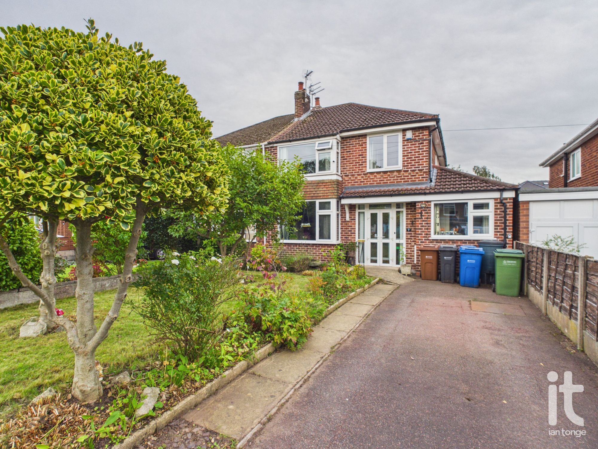 4 bedroom semi-detached house For Sale in Stockport - Photograph 32.