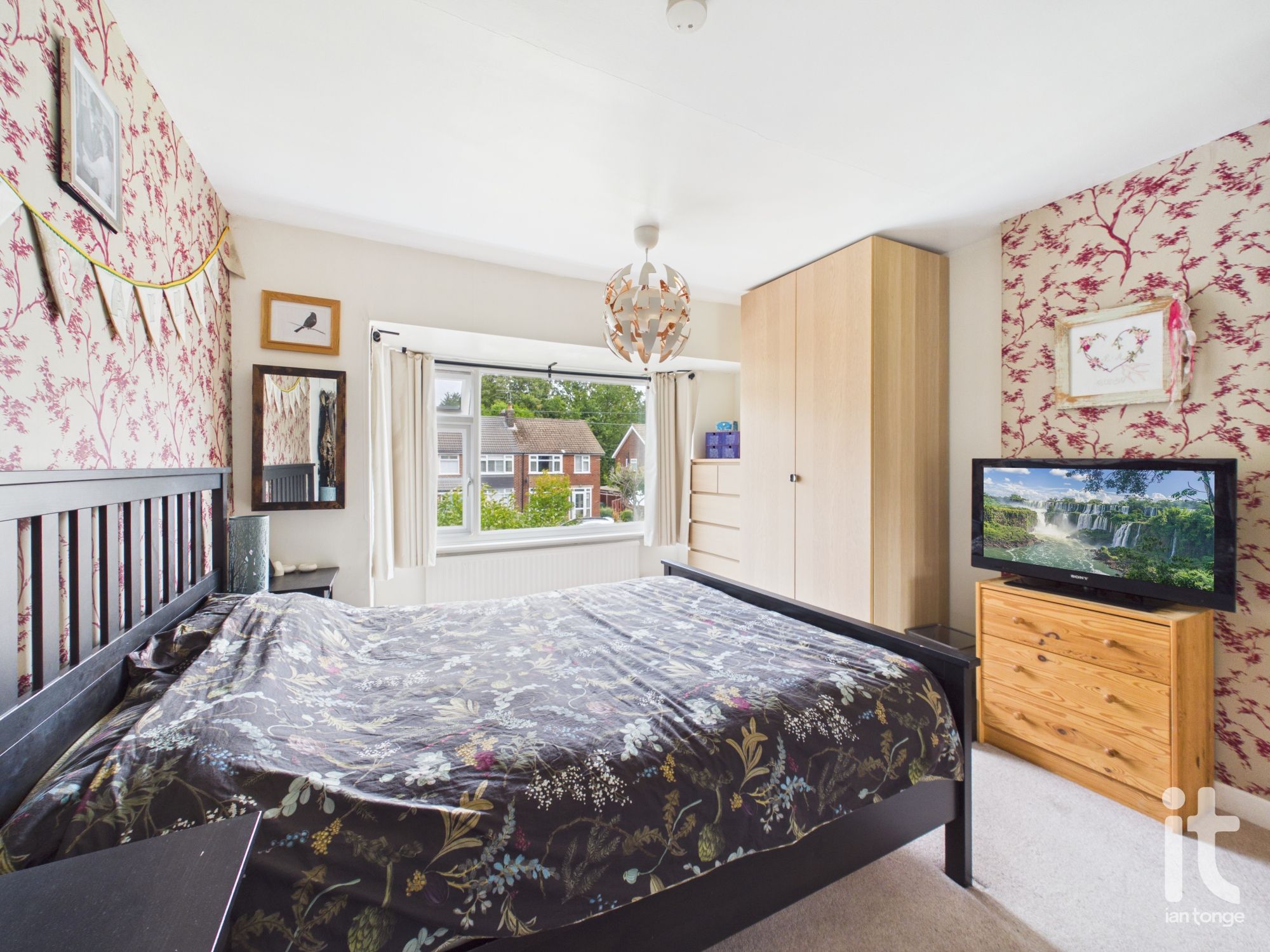 4 bedroom semi-detached house For Sale in Stockport - Photograph 23.