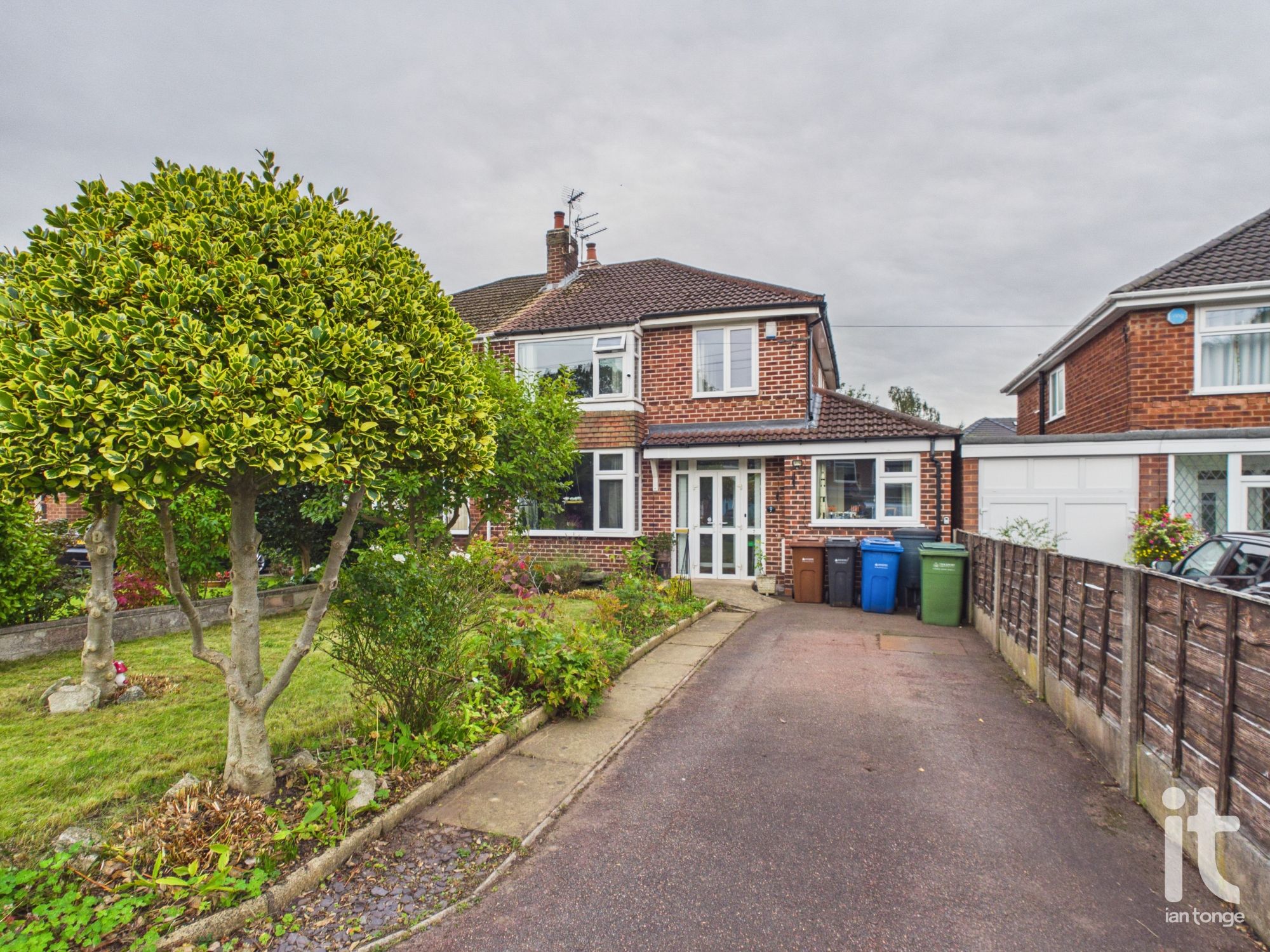 4 bedroom semi-detached house For Sale in Stockport - Property photograph.