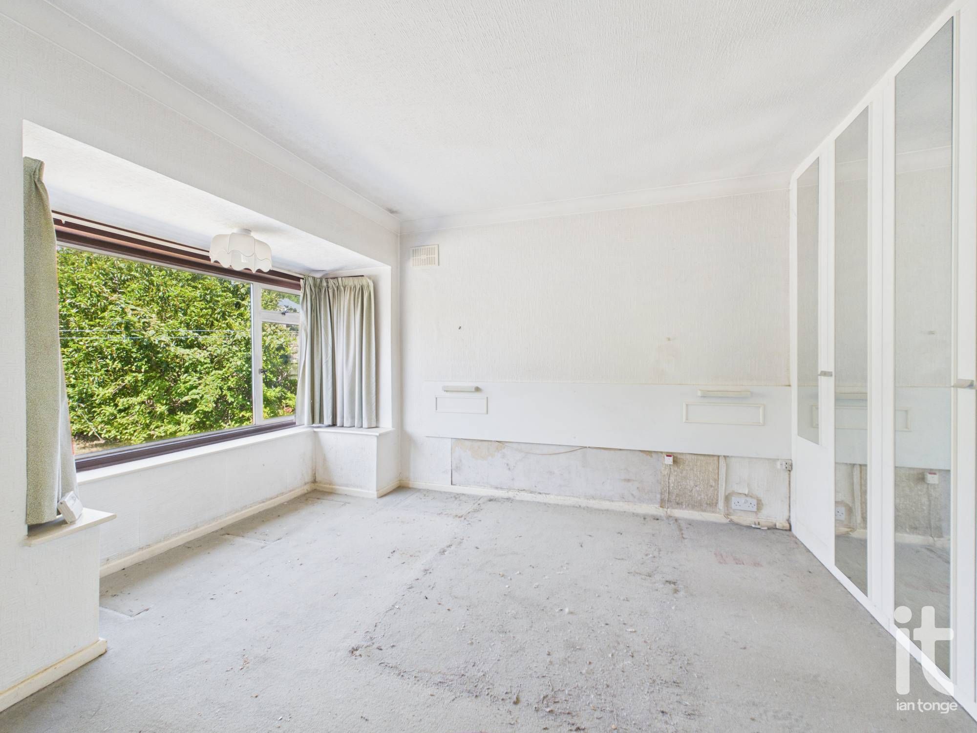2 bedroom detached bungalow For Sale in Stockport - Photograph 9.