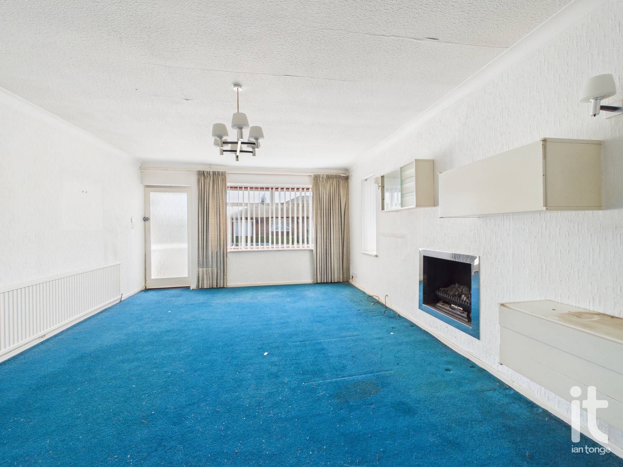 2 bedroom detached bungalow For Sale in Stockport - Photograph 5.