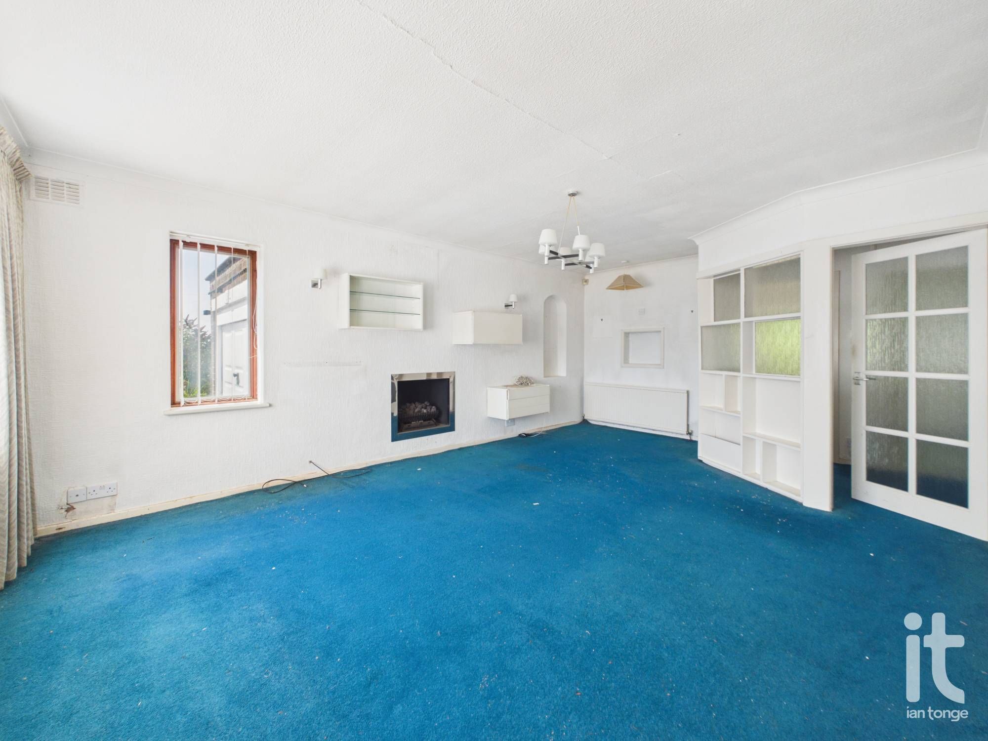2 bedroom detached bungalow For Sale in Stockport - Property photograph.