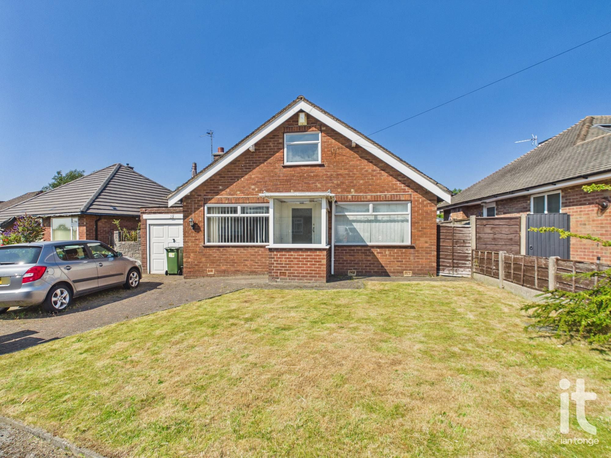 2 bedroom detached bungalow For Sale in Stockport - Property photograph.