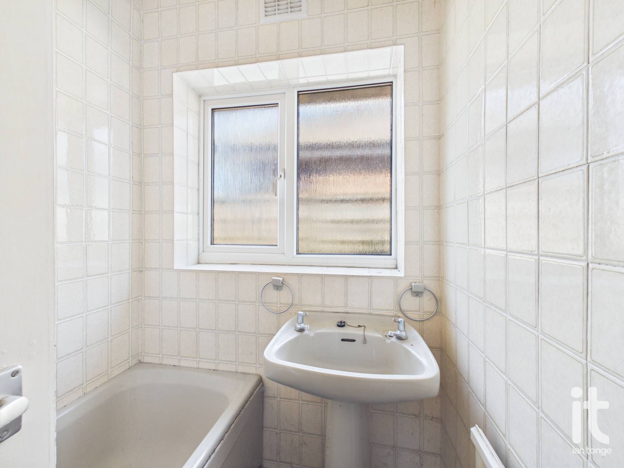2 bedroom detached bungalow For Sale in Stockport - Photograph 11.